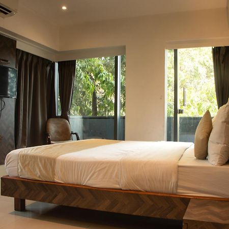 J R Residency Hotell Navi Mumbai Eksteriør bilde