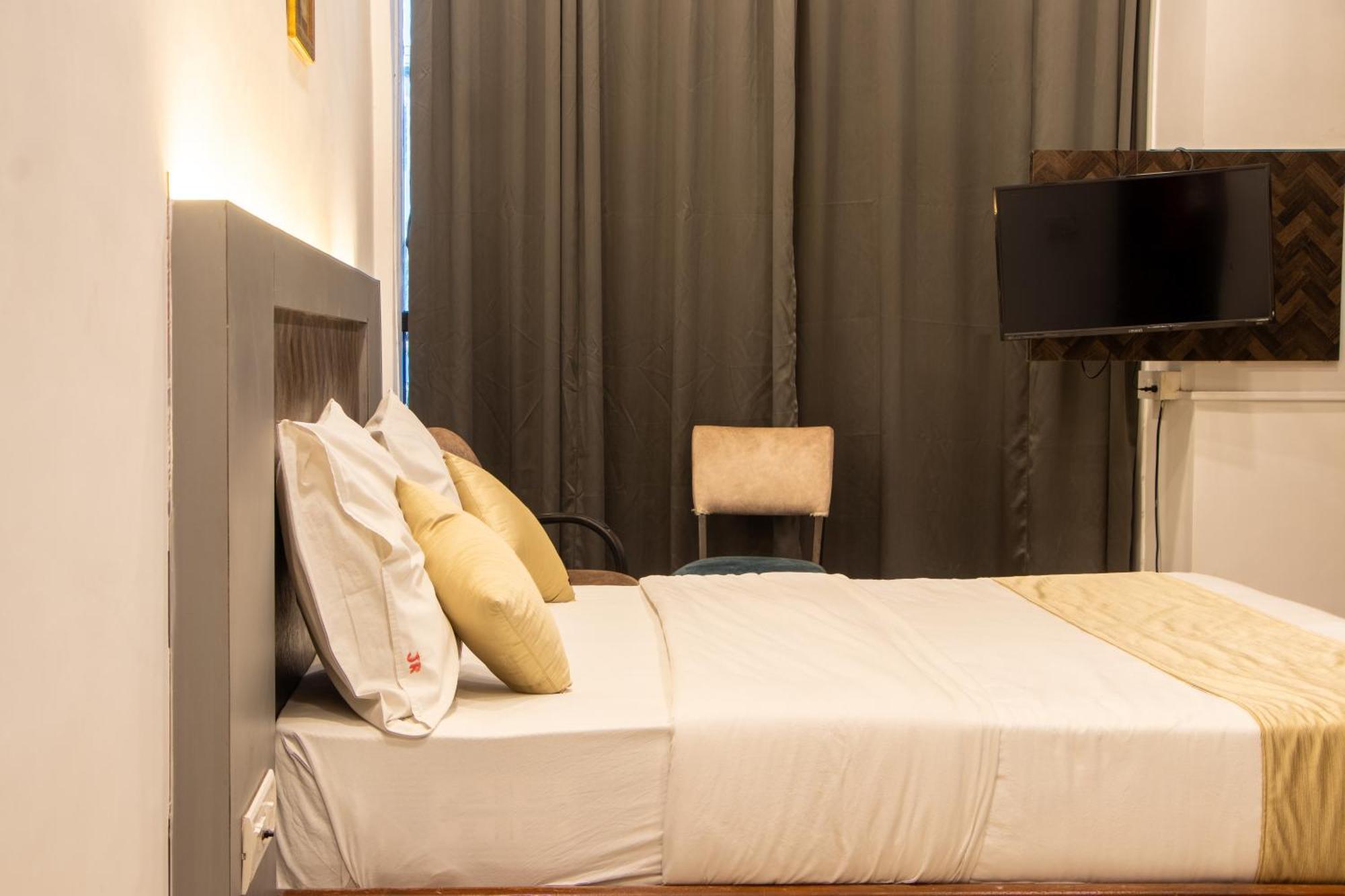 J R Residency Hotell Navi Mumbai Eksteriør bilde