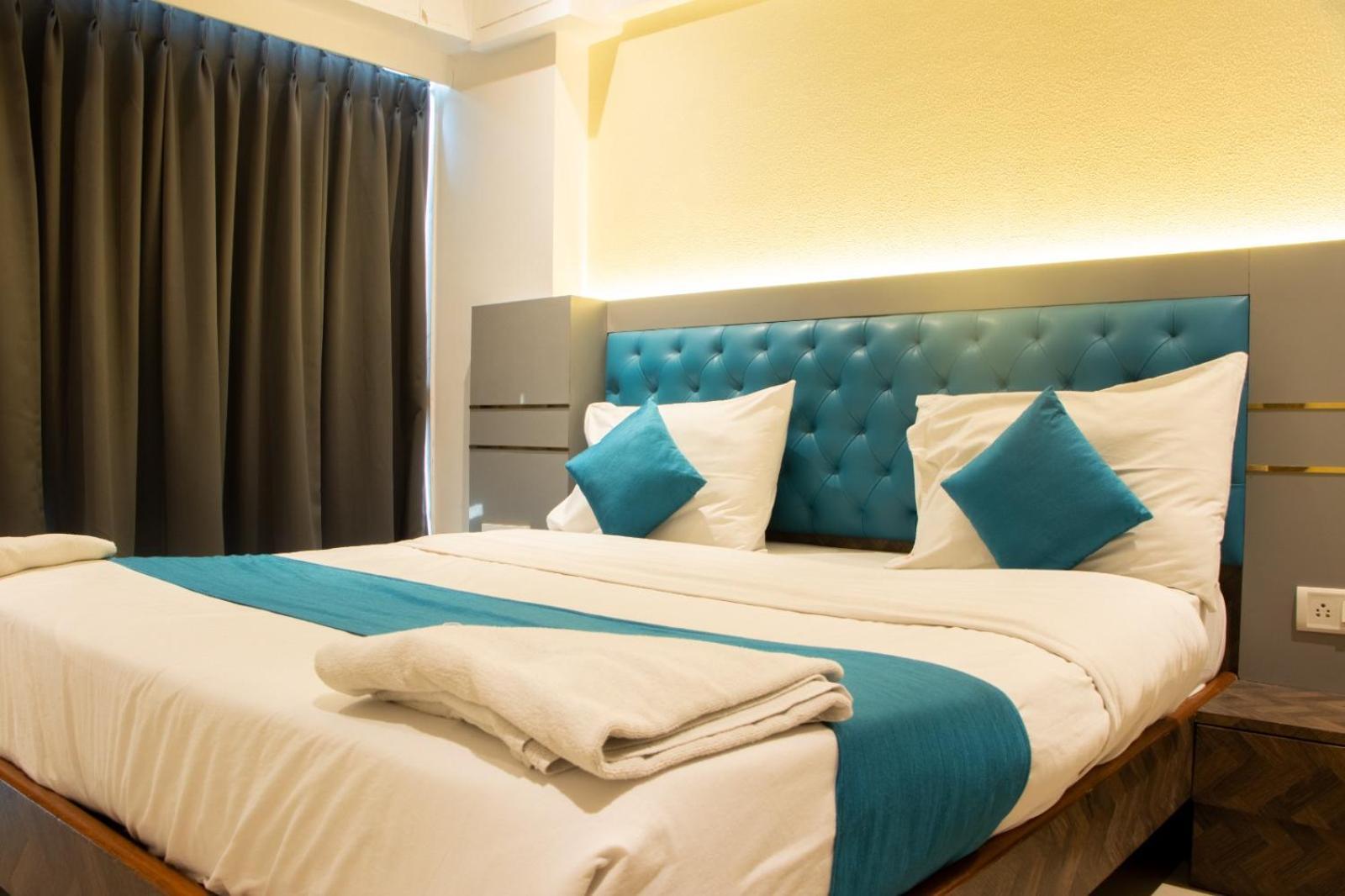 J R Residency Hotell Navi Mumbai Eksteriør bilde