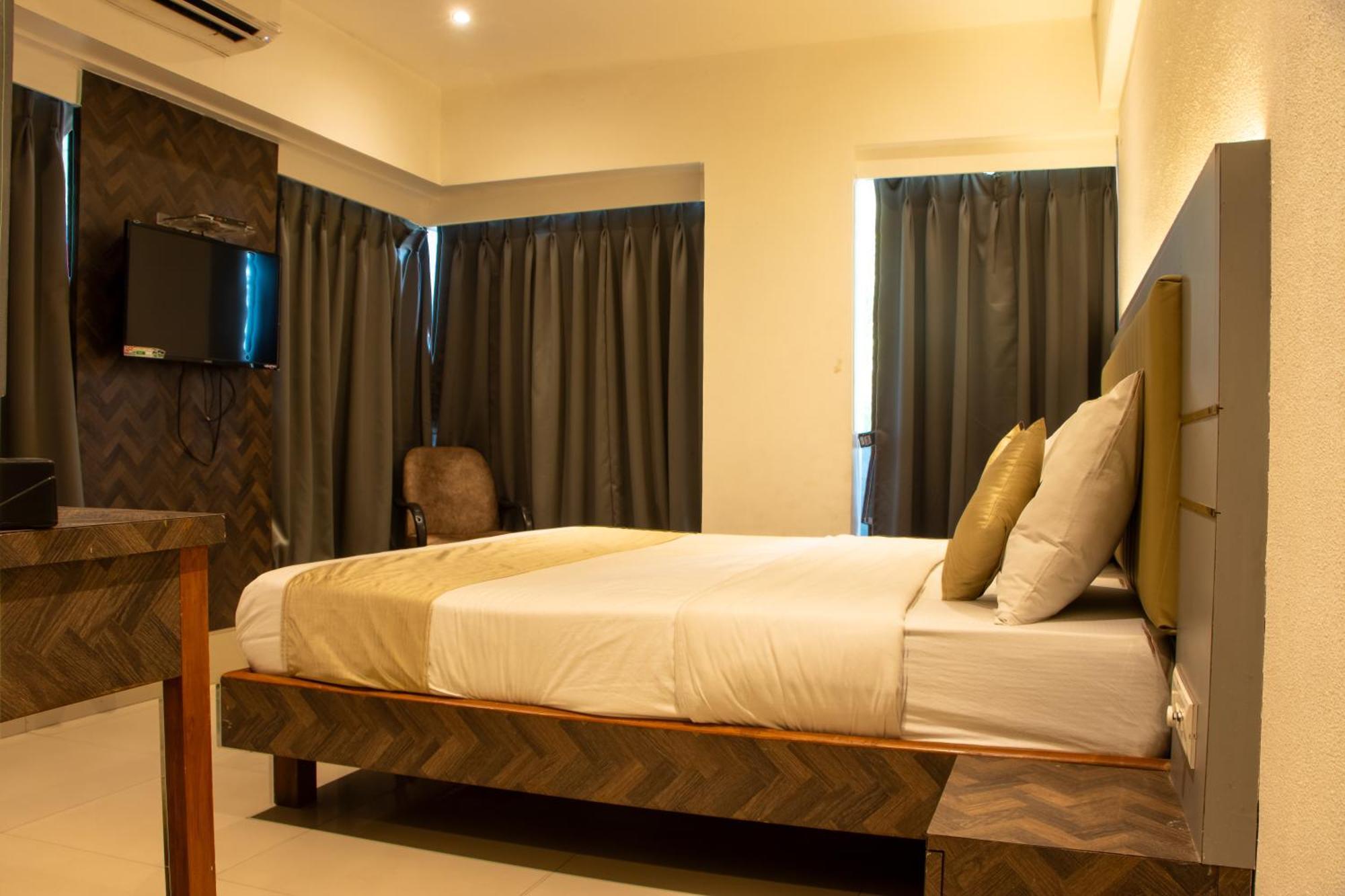 J R Residency Hotell Navi Mumbai Eksteriør bilde