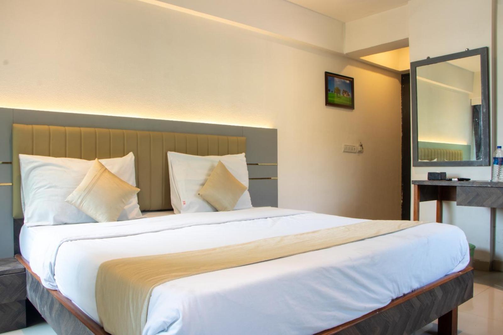 J R Residency Hotell Navi Mumbai Eksteriør bilde