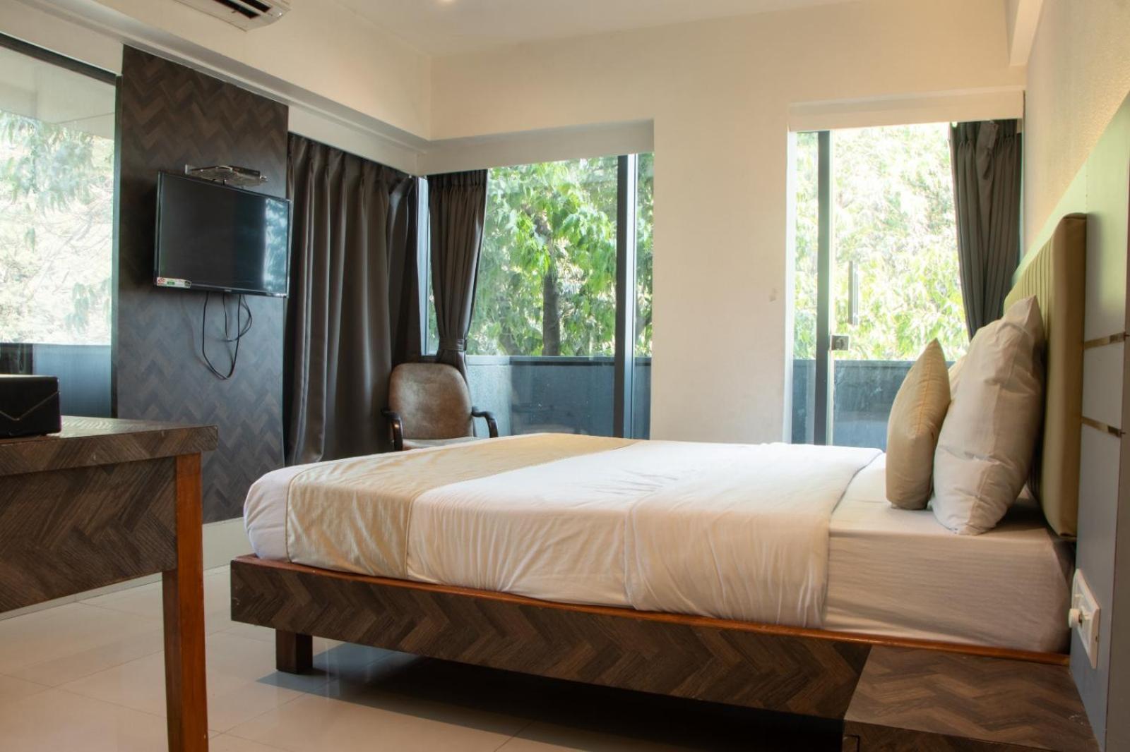 J R Residency Hotell Navi Mumbai Eksteriør bilde