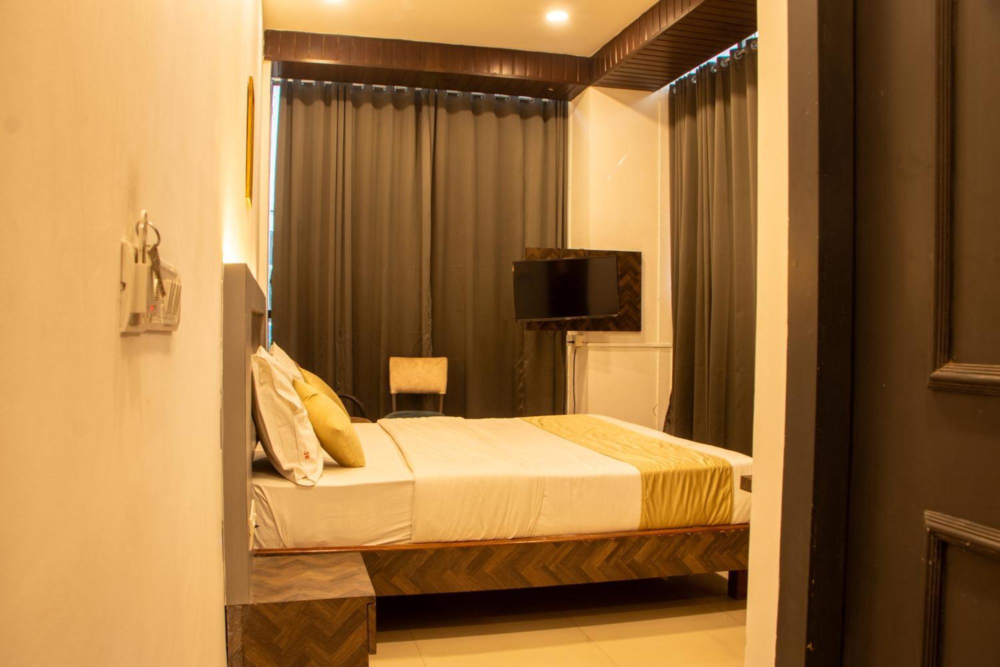 J R Residency Hotell Navi Mumbai Eksteriør bilde
