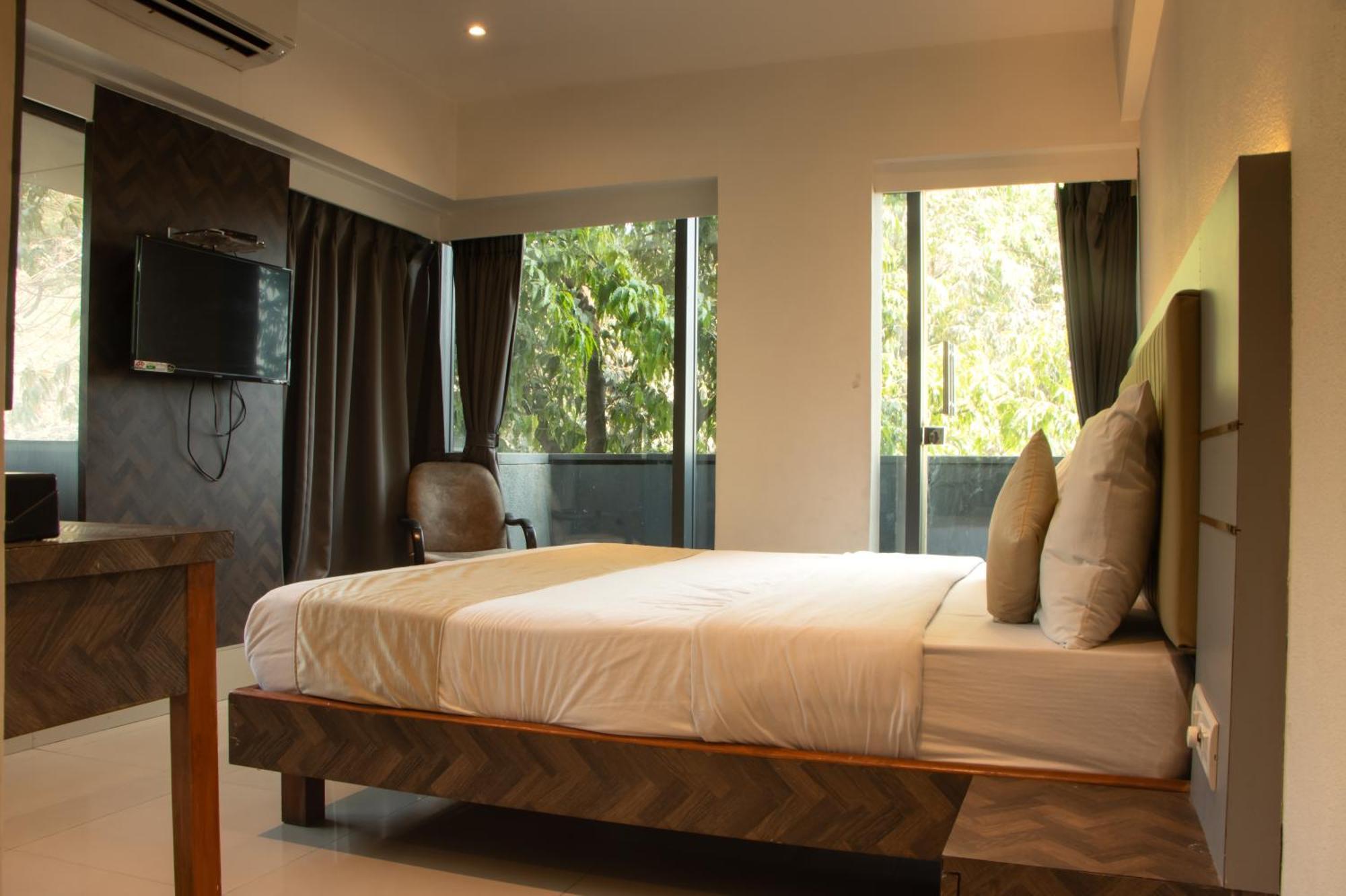 J R Residency Hotell Navi Mumbai Eksteriør bilde